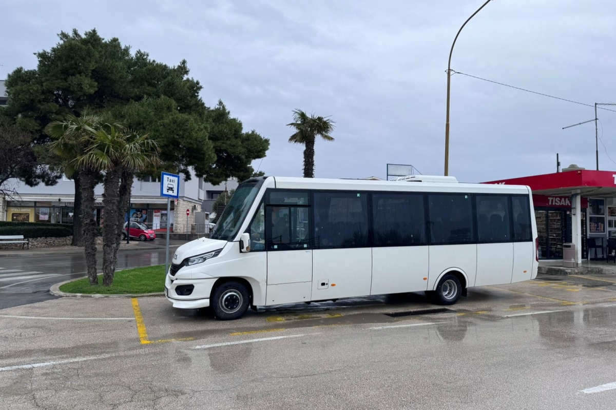 Gradsko poduzeće Vodice obnovilo vozni park nabavkom novog autobusa